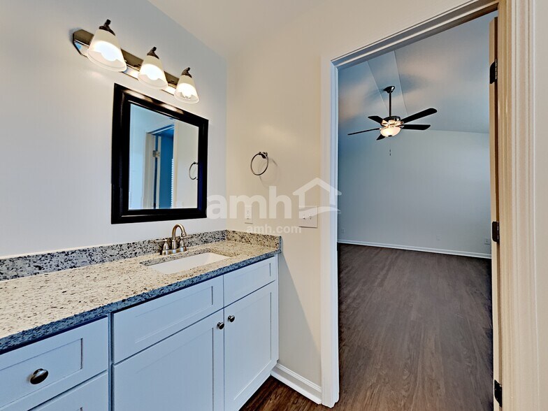 Building Photo - 1703 Kendall Cove Ln