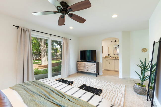 Primary Bedroom w/ ensuite bathroom - 9821 Dawn Way