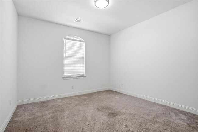 Building Photo - 513 Fieldstone Ln