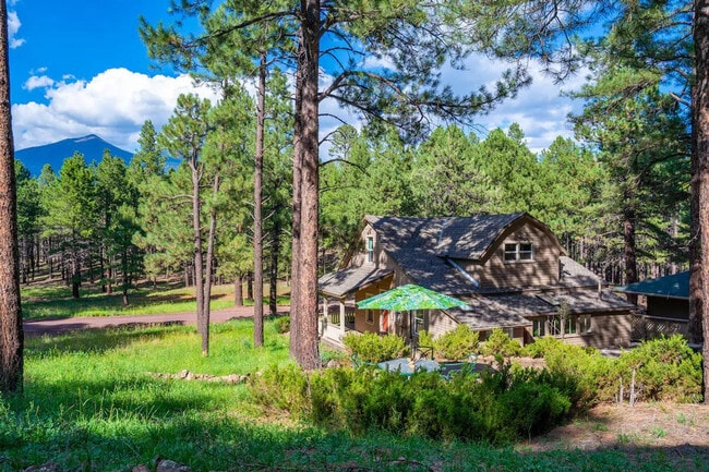 Building Photo - 4955 Hidden Hollow Rd