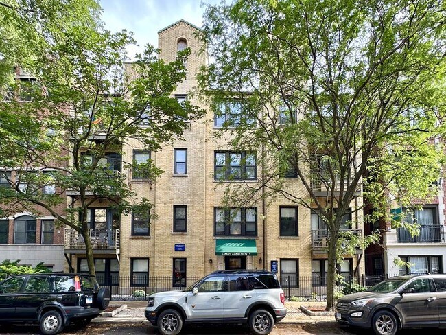 Building Photo - 909 W Dakin St
