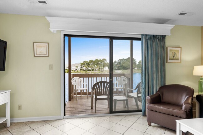 Building Photo - Seasonal Rental Available Now-3/31/26-Wifi/Cable/Electric Included