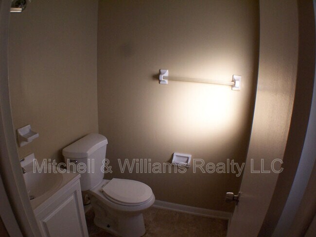 Building Photo - 2134 Danson St