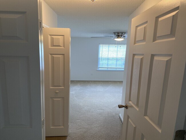 Building Photo - 126 Hornby Cir