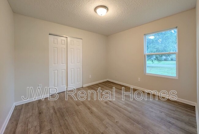 Building Photo - 5651 Norde Dr W