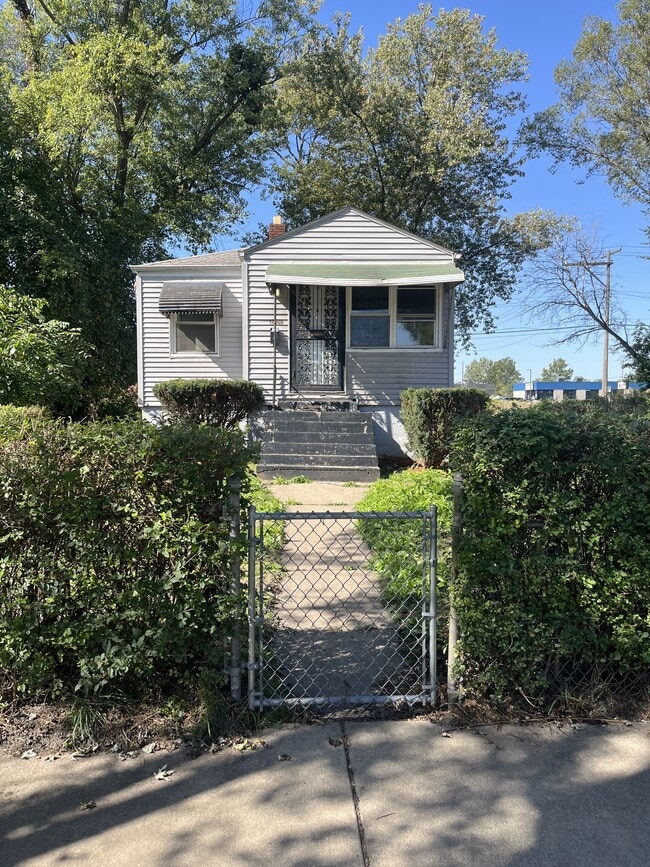 Building Photo - 2400 Johnson St