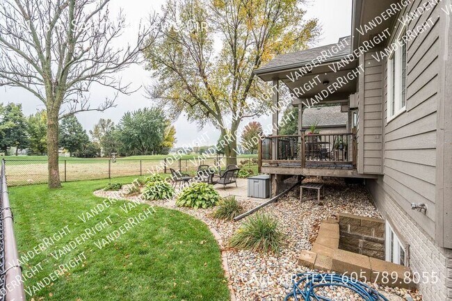 Building Photo - 5116 S St Andrews Cir