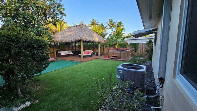 Building Photo - 436 NE 25th Ave