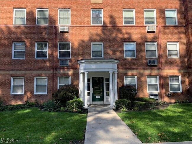 Primary Photo - 13817 Cedar Rd