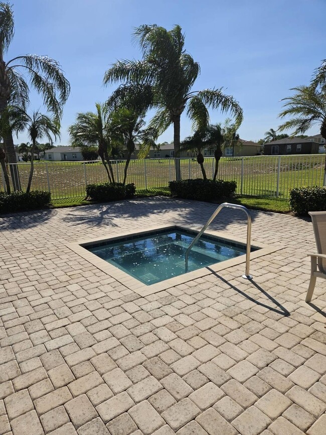 Building Photo - 1848 Grand Ridge St