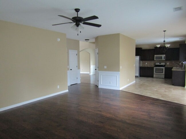 Building Photo - 908 Blane Ln