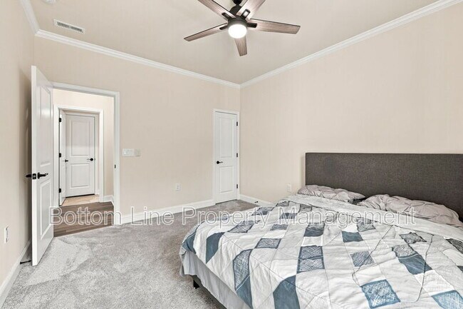Building Photo - 2230 Bethpage Dr