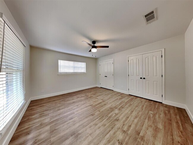 Building Photo - 2202 Briarwood Blvd