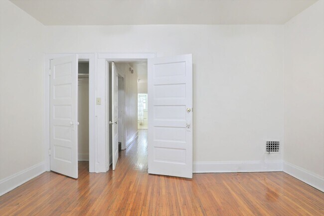 Building Photo - Central Campus - Newly renovated 4 Bedroom 2 Bathroom House