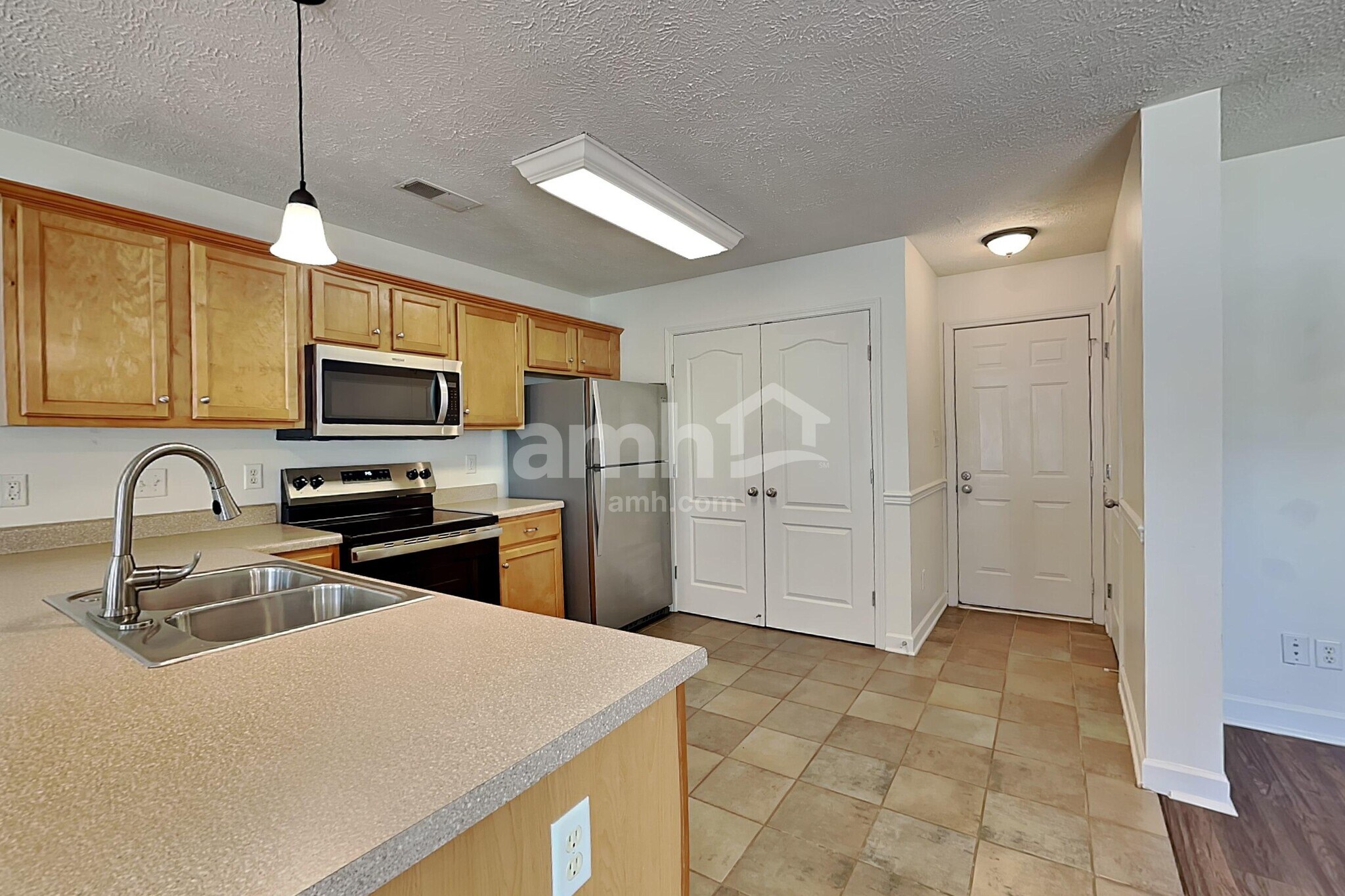 Building Photo - 1504 Beaconcrest Cir