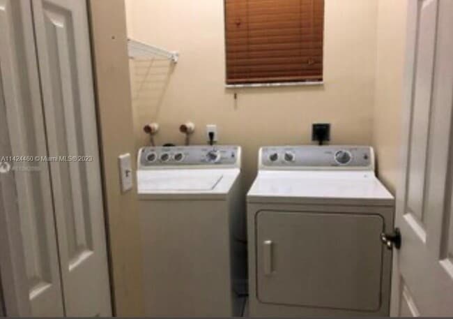 Building Photo - 1631 SE 17th Ave