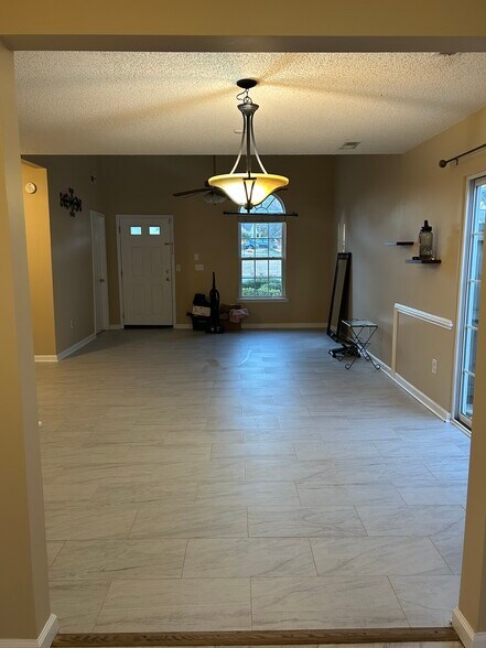 Building Photo - 100 Glenlea Ln