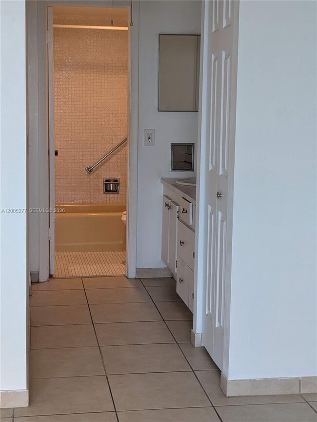 Building Photo - 16751 NE 9th Ave