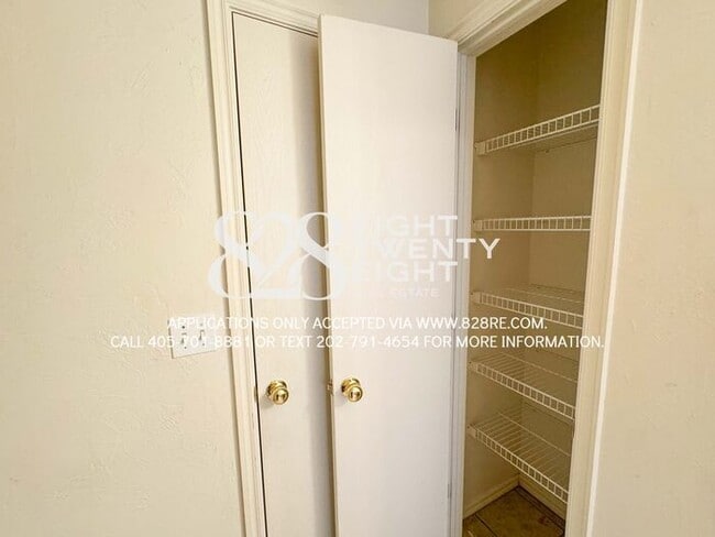 Building Photo - ADORABLE East Norman 3 Bed/2 Bath Duplex Available NOW in Eastridge!