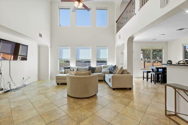 Building Photo - 705 Green Vista Ct