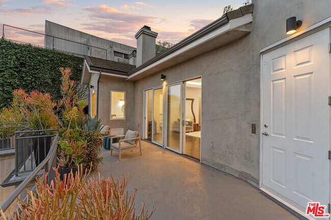 Building Photo - 2333 Vasanta Way