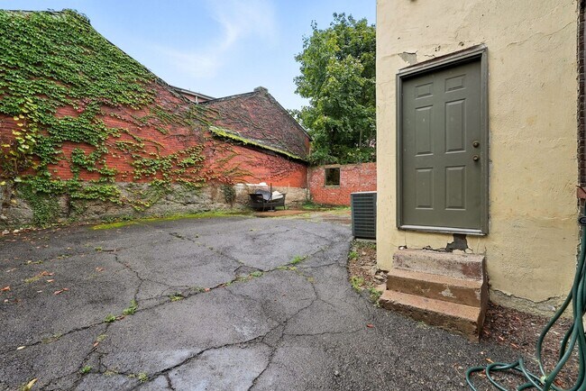 Building Photo - 6656-6656 Woodwell St