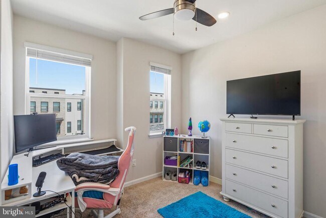 Building Photo - 870 Amity St