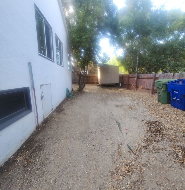 Building Photo - Super close to Poly- Off of Grand Avenue entrance to Cal Poly VERY CLOSE!!!
