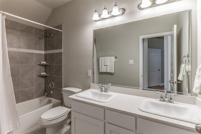 Building Photo - Location!! 2018 house, refrigerator provided! Dont miss this sweet home!