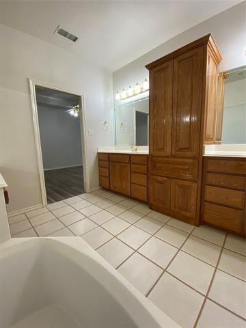 Building Photo - 4763 Red Oak Cir