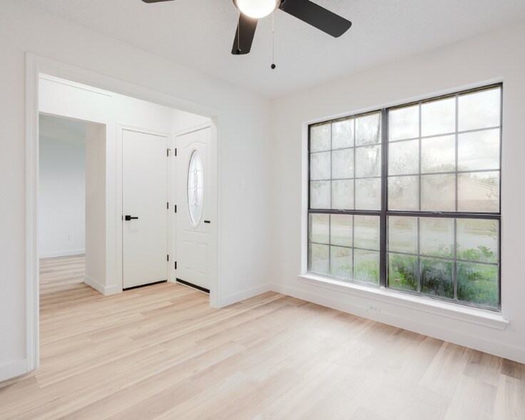 Building Photo - 301 Sheffield Dr