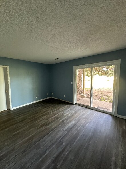 Building Photo - 2117 Quail Creek Dr