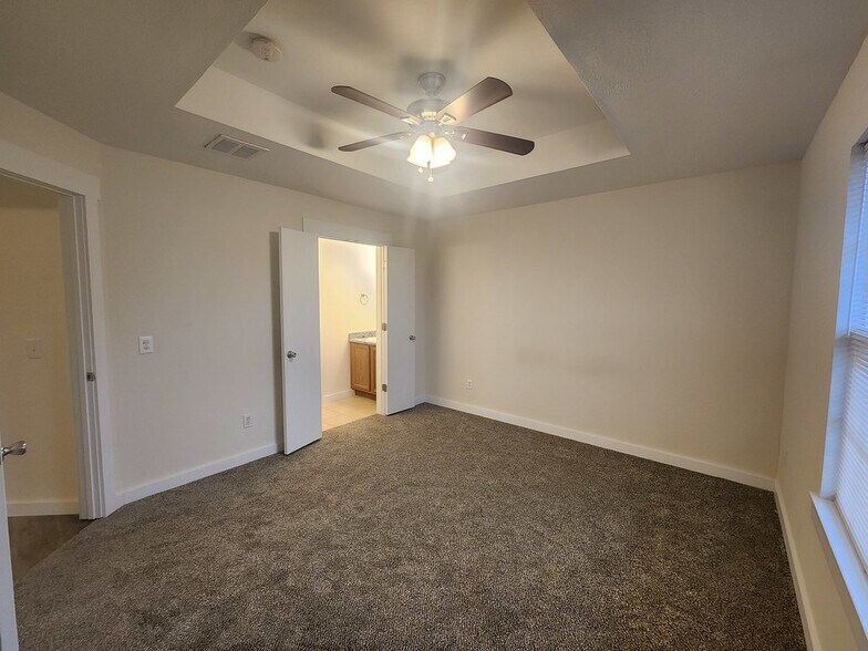 Building Photo - 1006 N 24th St