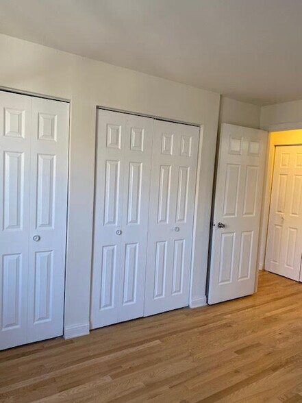 Building Photo - 3710 N Pine Grove Ave