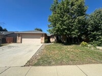 Building Photo - Well maintained home in desirable neighborhood!
