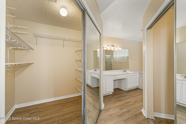 Building Photo - 1050 Fieldstone Dr