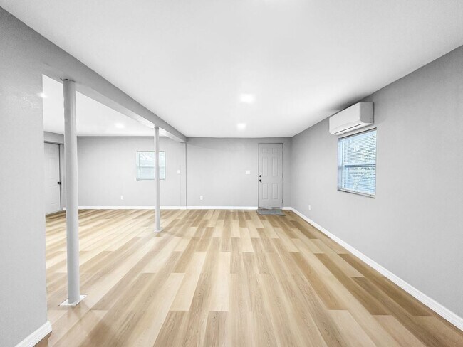 Building Photo - 875 19th Ave S