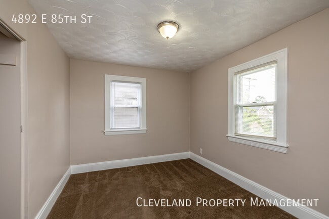 Building Photo - Wonderfully Renovated Colonial