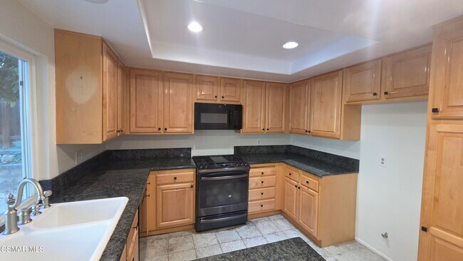 Building Photo - 1825 Sweet Briar Pl