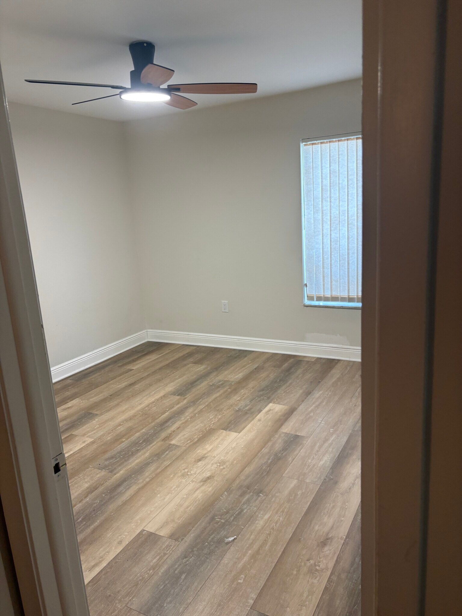 Building Photo - 3802 N Lake Dr