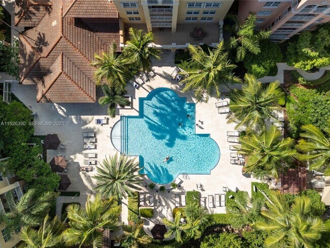 Building Photo - 19655 E Country Club Dr