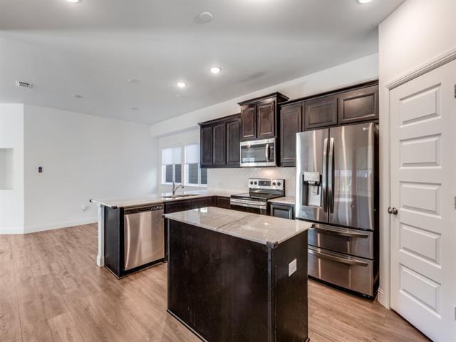 Building Photo - 532 Val Verde St