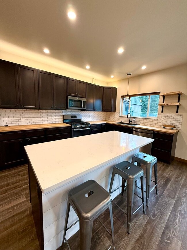 Building Photo - LIKE NEW K-BEACH HOME!