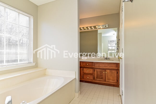 Building Photo - 3431 Hollow Oak Dr