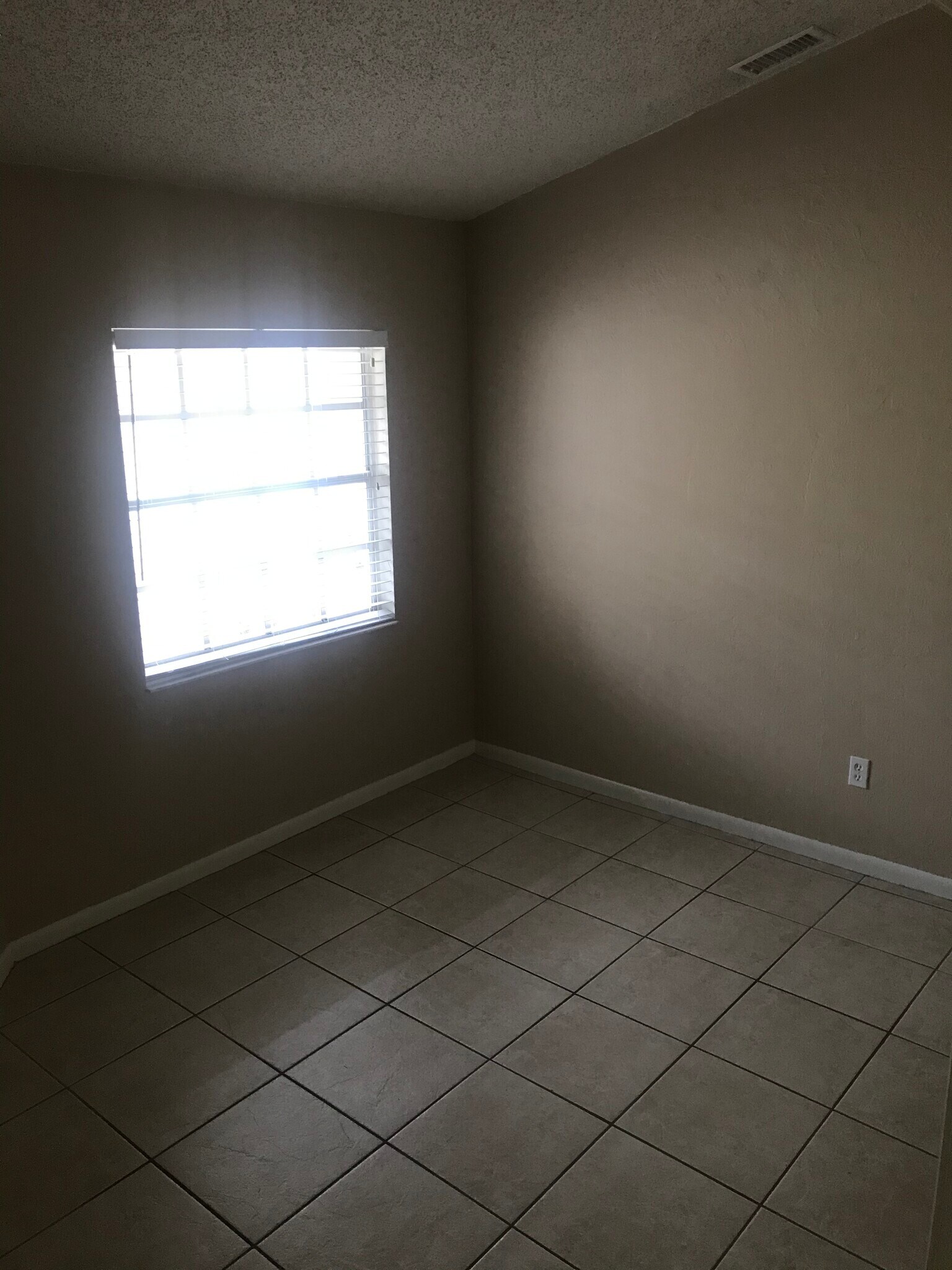 Guest room - 11B Columbia Lane