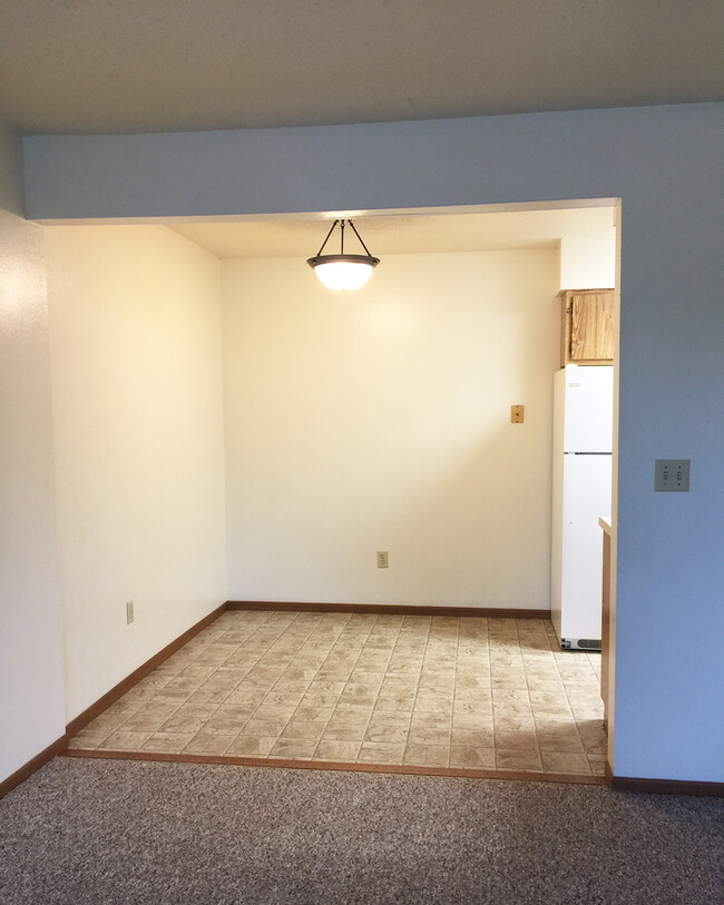 Building Photo - Cardinal Manor Apartments