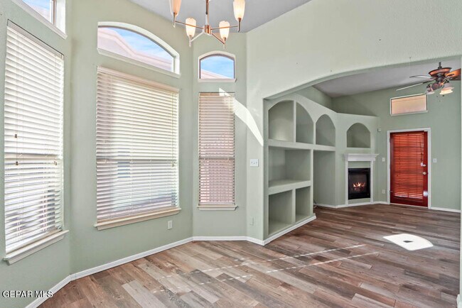 Building Photo - 12733 Tierra Salas Dr