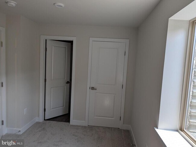 Building Photo - 9711 Klamath Ct