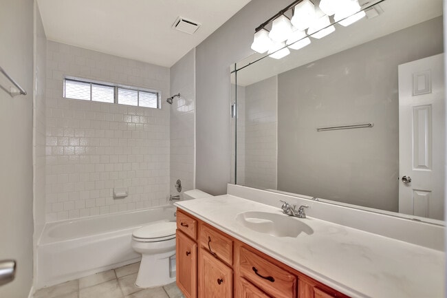 Building Photo - 15118 Red Cedar Cove Ln