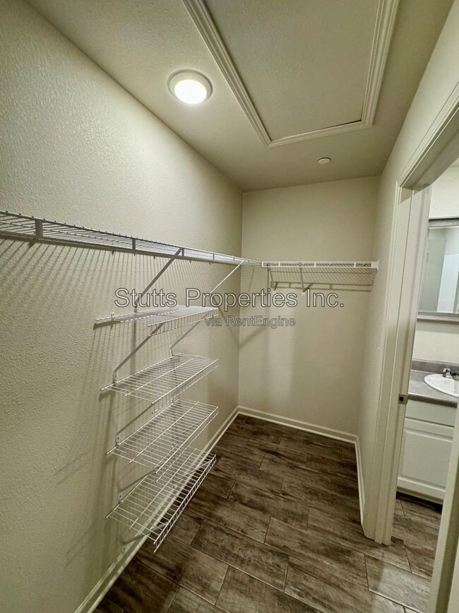 Building Photo - 201 Spindle Ct